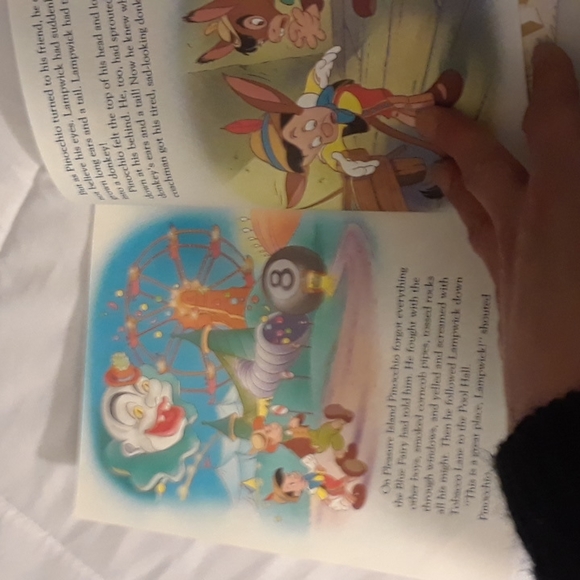 Walt Disney Pinocchio Little Golden Book - Picture 4 of 9